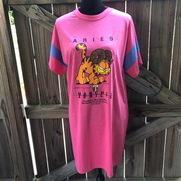 garfield astrology sleep shirt